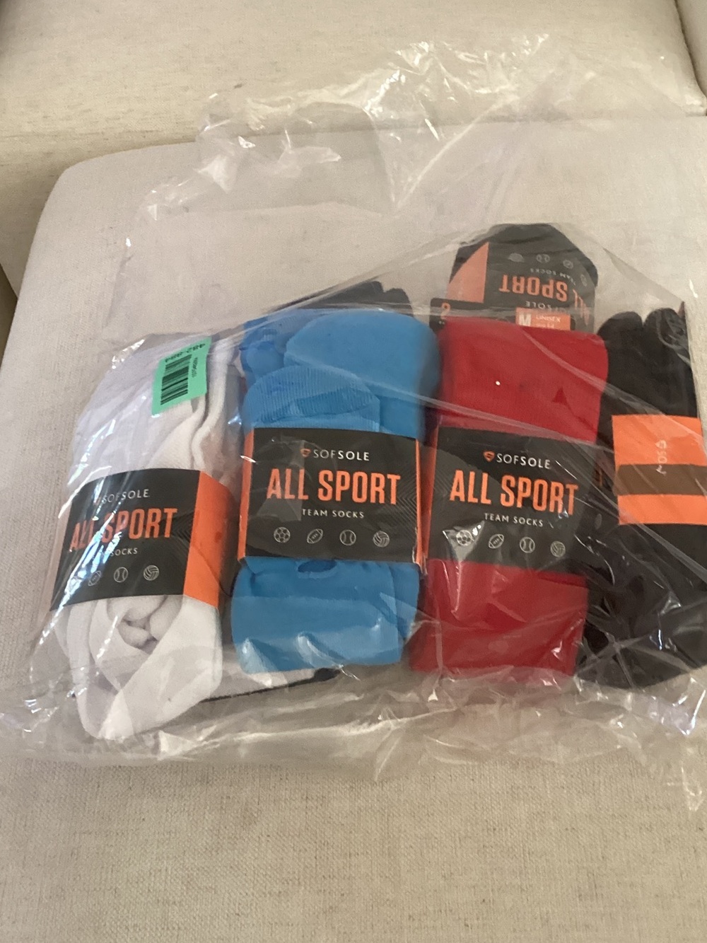 SOF SOUL ALL SPORT TEAM SOCKS. 6 Pairs, misc colors, 4 Mediums, 3 large, NWT